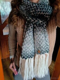 Pletený dámsky šál Guess