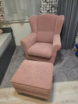 Pohodlné kreslo s taburetkou