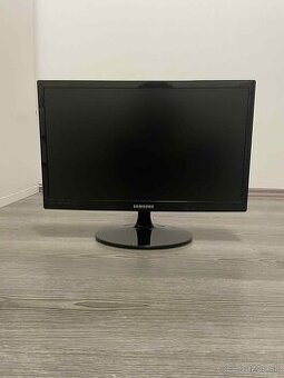 Televízor Samsung 22inch/56cm s držiakom na stenu
