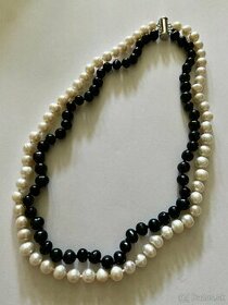 Dvojradový perlový náhrdelník pravé perly čiernobiele