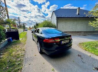 Jaguar XF 2.2D (2012)