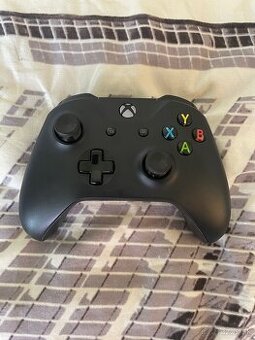 Predám Xbox One ovládač