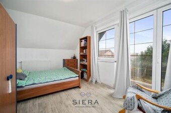 NA PREDAJ, Rodinný dom s 3 bytovými jednotkami Hlohovec