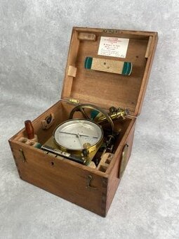 Starožitný nivelačný prístroj s kompasom 1911 Kapp and sohne - 1