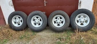 Land rover defender.