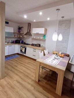 KPT. NÁLEPKU - ŠIRŠIE CENTRUM MESTA. - 3 IZBOVÝ ZARIADENÝ BY