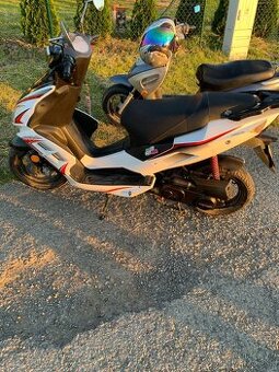 Adamoto 50cc  2012  s papiermi