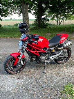 Ducati Monster 696