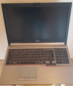 Notebook FUJITSU / i7 / 16GB / 512GB / 15.6"
