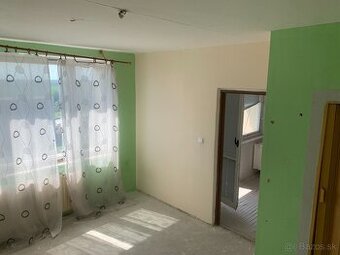 REZERVOVANÉ =  1 - izbový byt v Trnave na Nerudovej ulici - 1