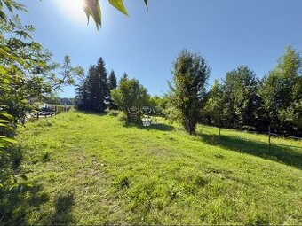 Stavebný pozemok o rozlohe 2 176 m² s rodinným domom v cene