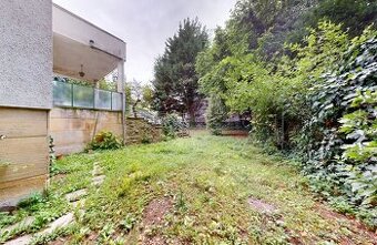 Na prenájom zrekonštuovaný priestor vo výbornej lokalite v c - 1