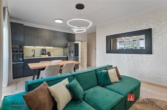 Moderný 4izbový mezanín s terasou a záhradou v srdci Rovinky