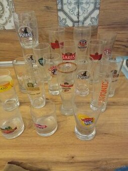 Zbierka rôznych sklenených poharov  20 vzorov