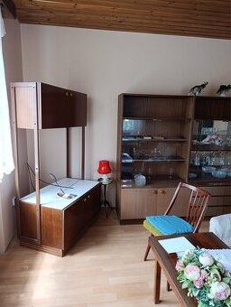 Starší nábytok do obývačky