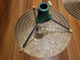 Predám 2 pevné, kovové stojany na vianočné stromčeky