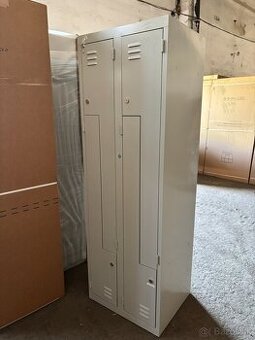 4-dverové šatníkové skrine typu Z - použité