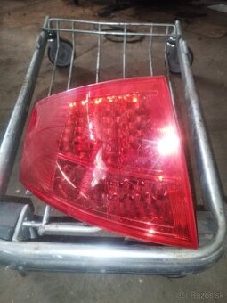 Ľavé vonkajšie svetlo A8 d3