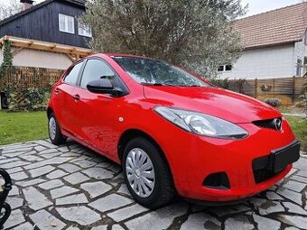 mazda 2 typ DE 1.3i benzin  rok 2009 červena 5 dverova