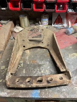 Spodná konzola Zetor