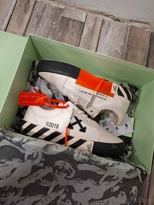 Off White No Doubt 2018 - 1