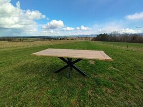 Dubový stôl