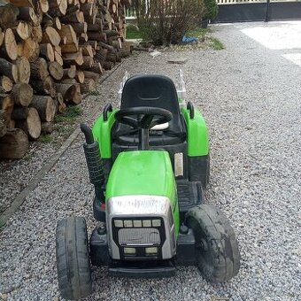 Detský traktor