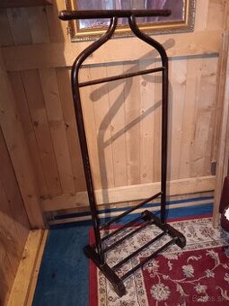 Predám starožitný nemý sluha Thonet , vešiak na oblek