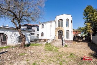 Výnimočný rodinný dom s jedinečným potenciálom v centre Leví