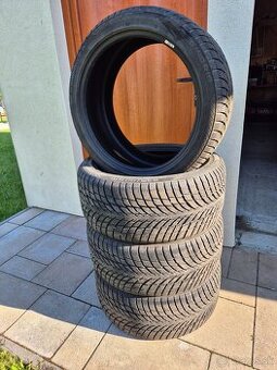 Nokian WR Snowproof 235/40 R18