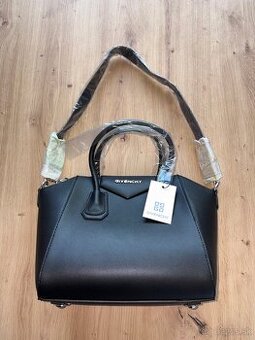 Givenchy kabelka čierna