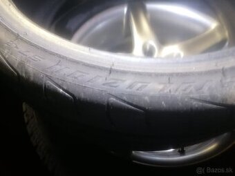225/35 r19