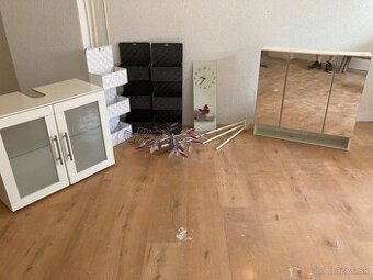 Skrinka pod umyvadlo, so zrkadlom, luster, hodiny