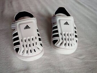 Detské Adidas sandálky 21