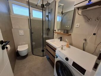 Chorvátsko, novostavba apartmánu na Vire.