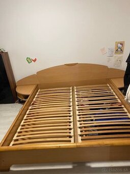 Manželská postel 180x200 cm s nočnými stolíkmi