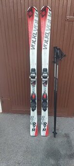 lyže, lyžiarky, palice ,prilba