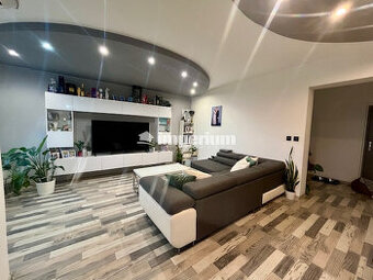 Na predaj pekný veľkometrážny 3 izbový byt s garážou na ul. 