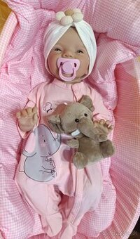 Realistická bábika Agátka