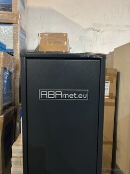 Skriňa na 5 zbraní so zámkom na kľúč