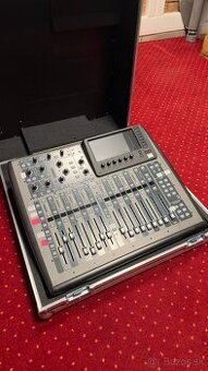 Behringer X32 compact