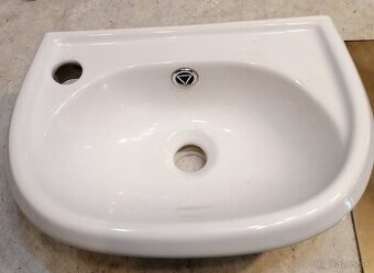 Predám malé porcelánové umývadlo