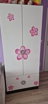 Veľká skriňa s úložným priestorom