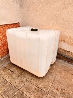 IBC kontajner 1000L – plastová nádrž (bez klietky)
