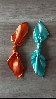 Saténové obrúsky.