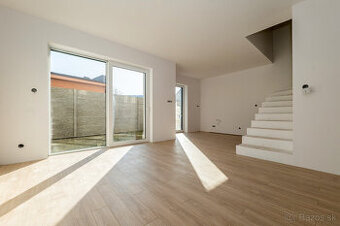 Moderné bývanie s vnútroparkom | 4-izbový dom | Haniska