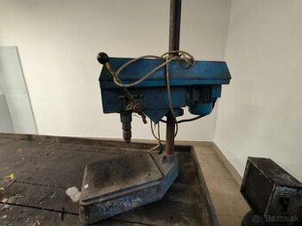 Stojanová vŕtačka