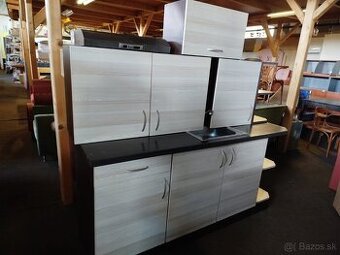 Kuchynská linka 180 + digestorová skrinka 60cm
