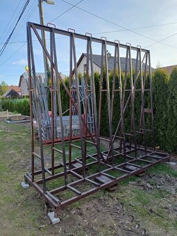 Stojan na okna dvere