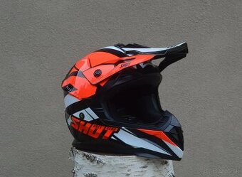 Prilba helma mx čierno oranžová shot